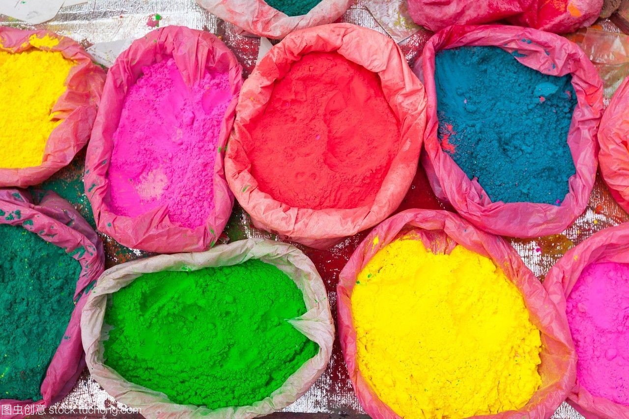 五彩缤纷的粉末涂料销售的胡里节节日在加德满都尼泊尔。